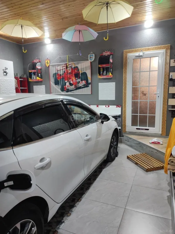 Satılır 8 otaqlı həyət evi 300 m²