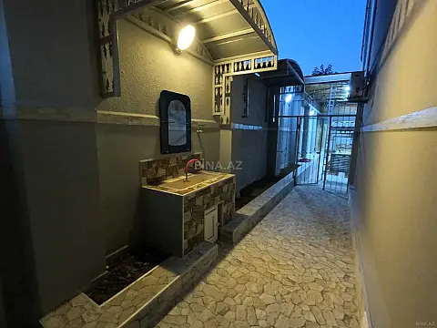 Satılır 8 otaqlı həyət evi 300 m²