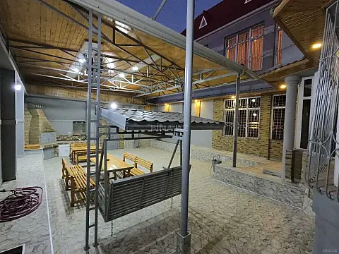 Satılır 8 otaqlı həyət evi 300 m²