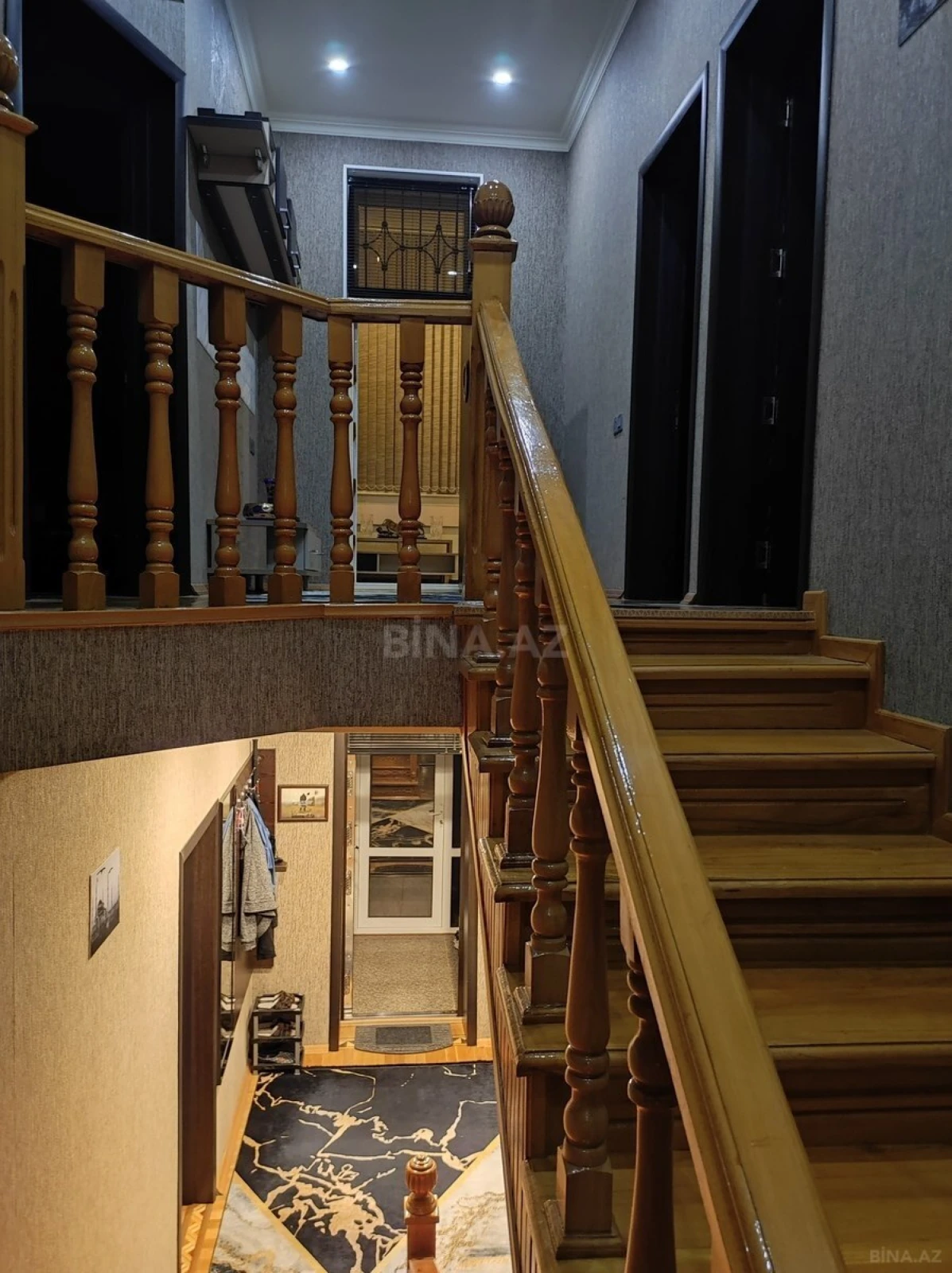 Satılır 8 otaqlı həyət evi 300 m²