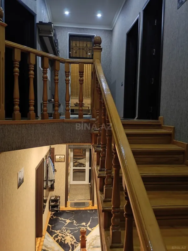 Satılır 8 otaqlı həyət evi 300 m²