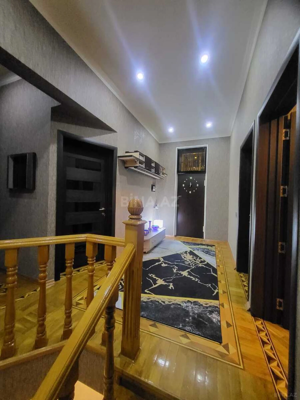 Satılır 8 otaqlı həyət evi 300 m²