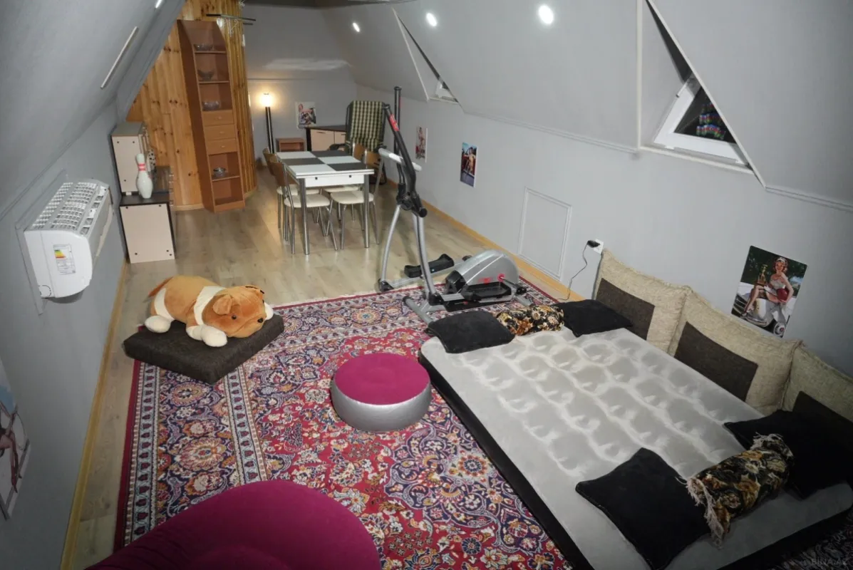 Satılır 8 otaqlı həyət evi 300 m²