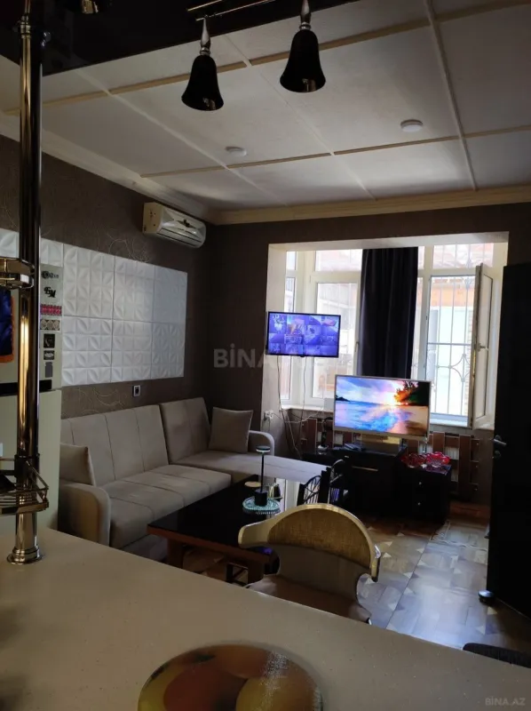 Satılır 8 otaqlı həyət evi 300 m²