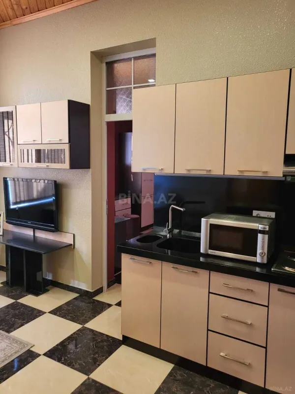 Satılır 8 otaqlı həyət evi 300 m²