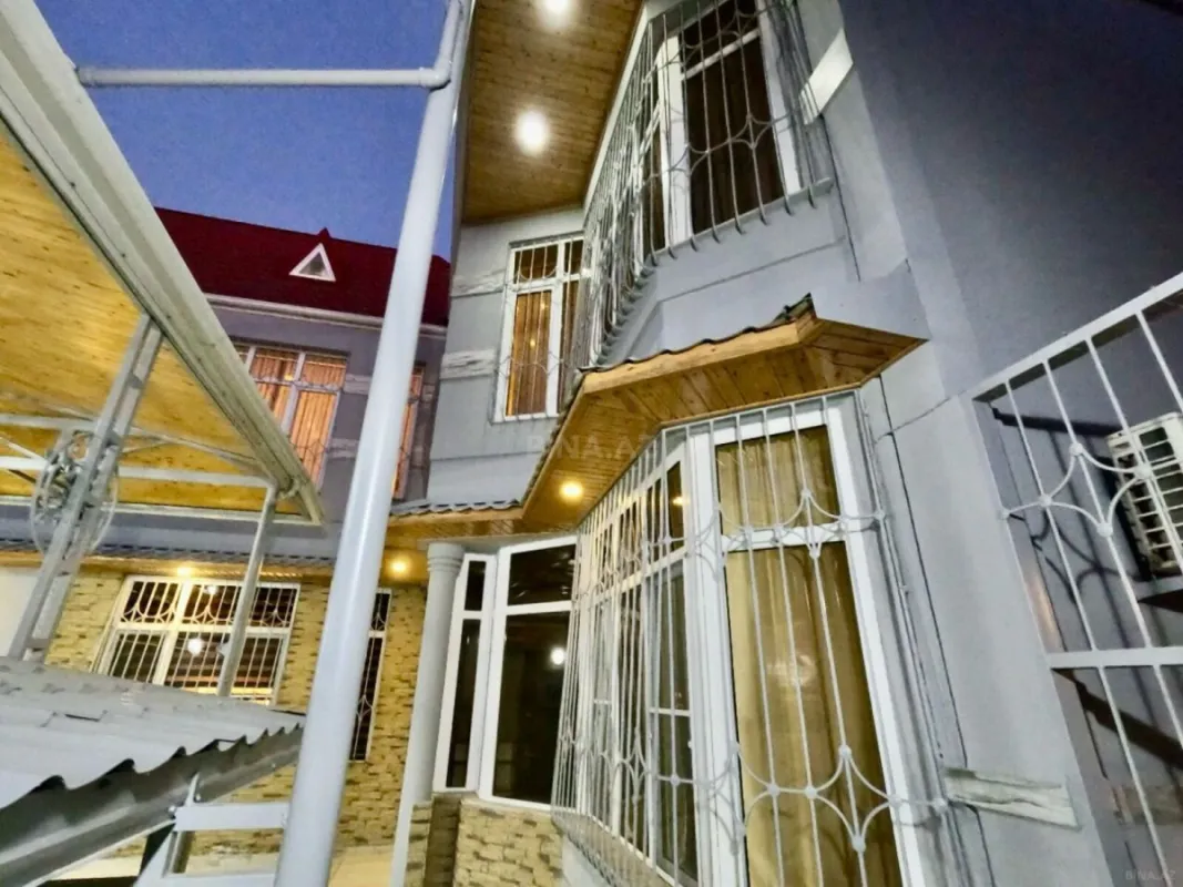 Satılır 8 otaqlı həyət evi 300 m²