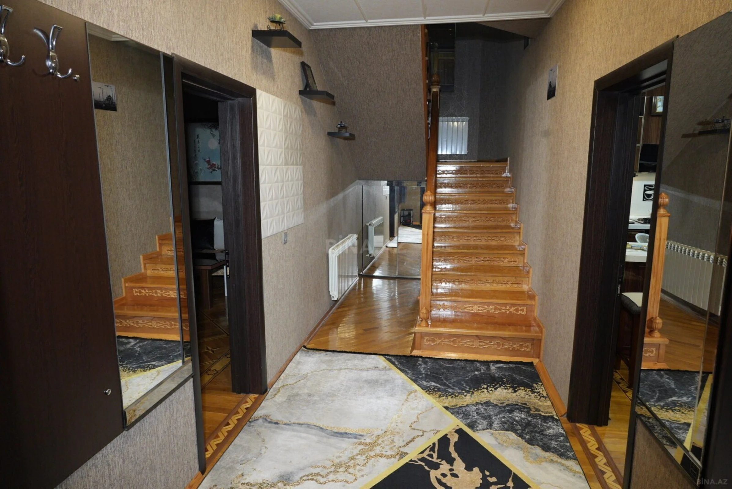 Satılır 8 otaqlı həyət evi 300 m²