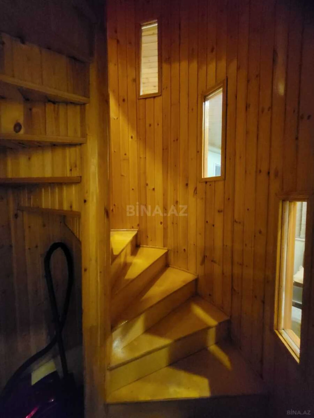 Satılır 8 otaqlı həyət evi 300 m²