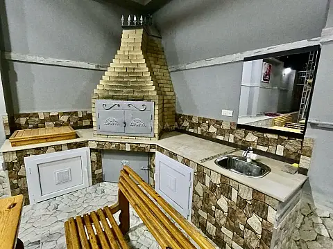 Satılır 8 otaqlı həyət evi 300 m²