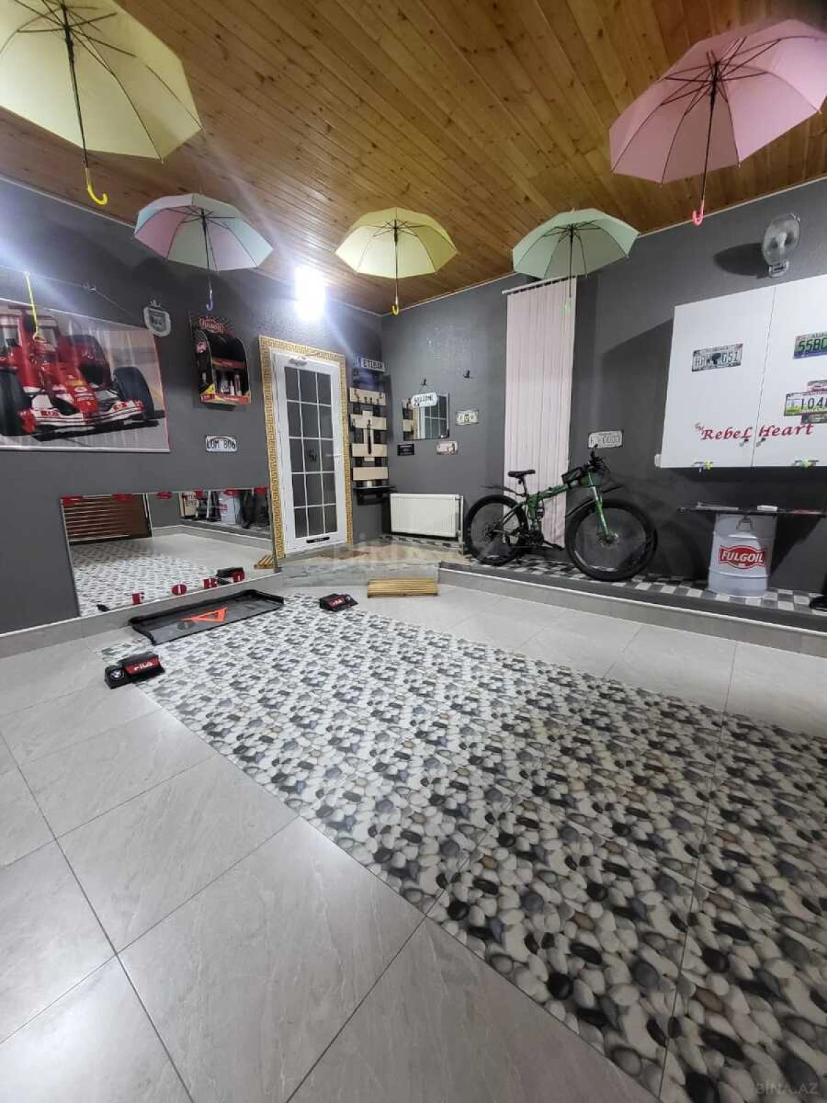 Satılır 8 otaqlı həyət evi 300 m²