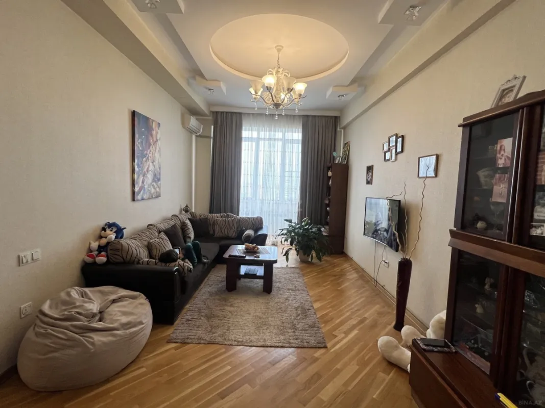 Satılır 2 otaqlı mənzil 82 m²