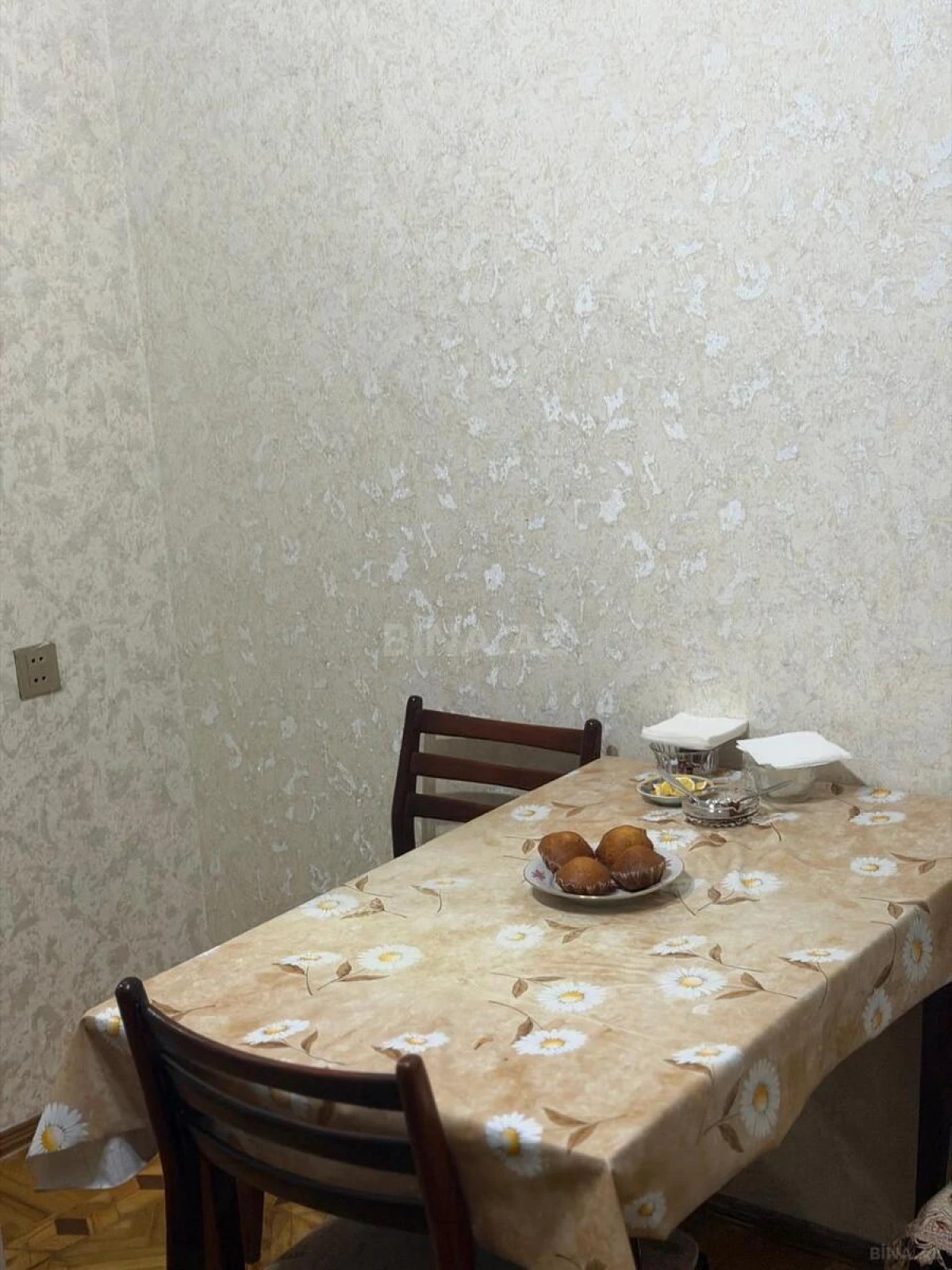 Satılır 4 otaqlı mənzil 80 m²