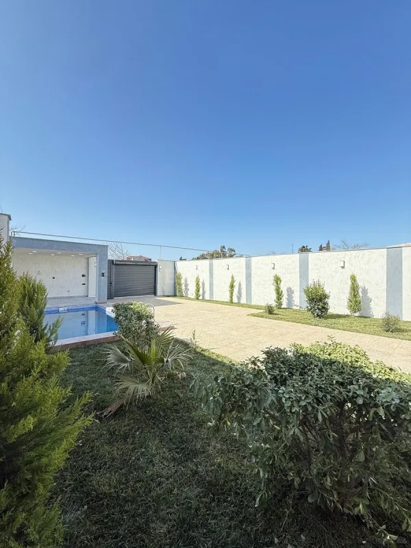 Satılır 4 otaqlı həyət evi 150 m²