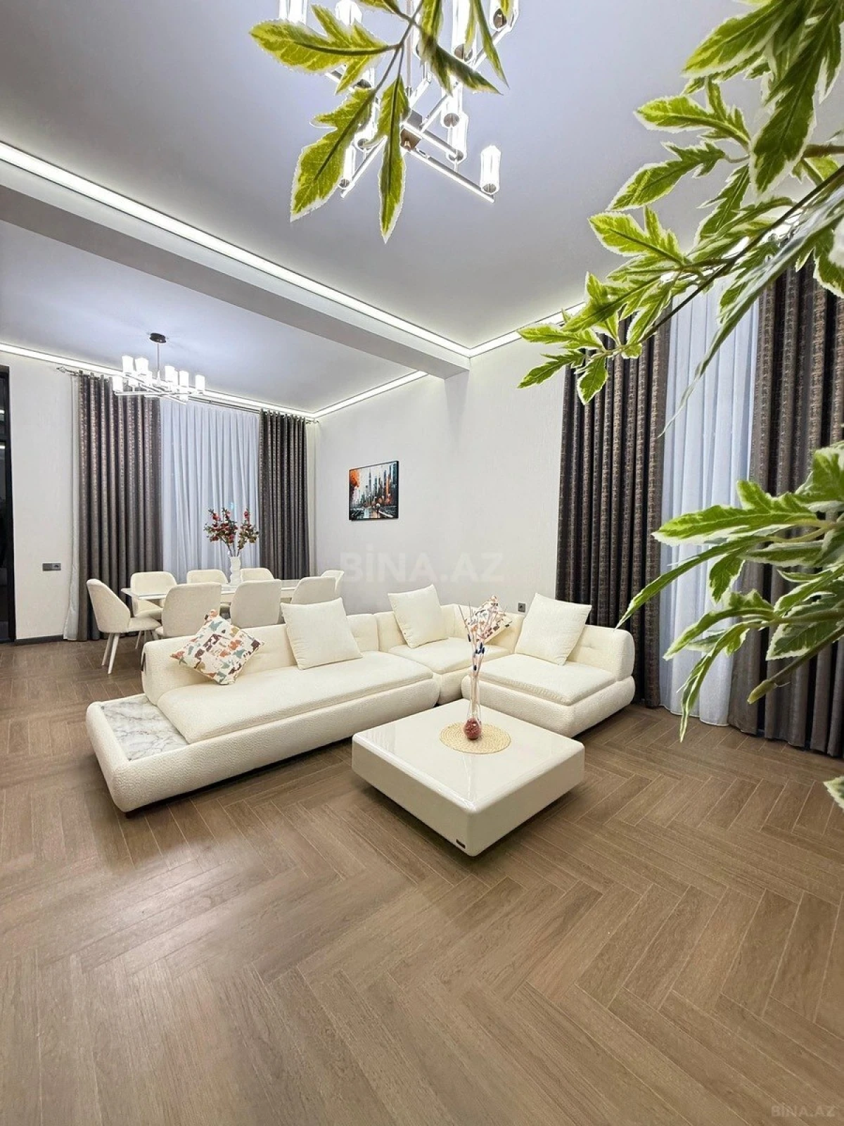 Satılır 5 otaqlı həyət evi 240 m²