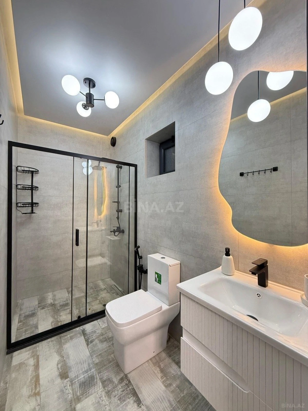 Satılır 5 otaqlı həyət evi 240 m²