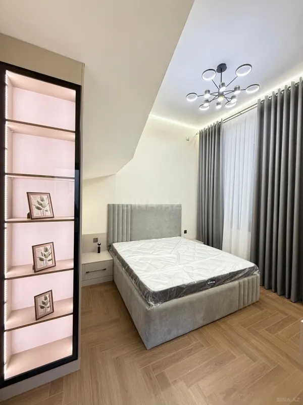 Satılır 5 otaqlı həyət evi 240 m²