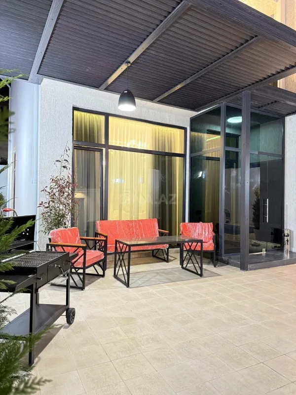 Satılır 5 otaqlı həyət evi 240 m²