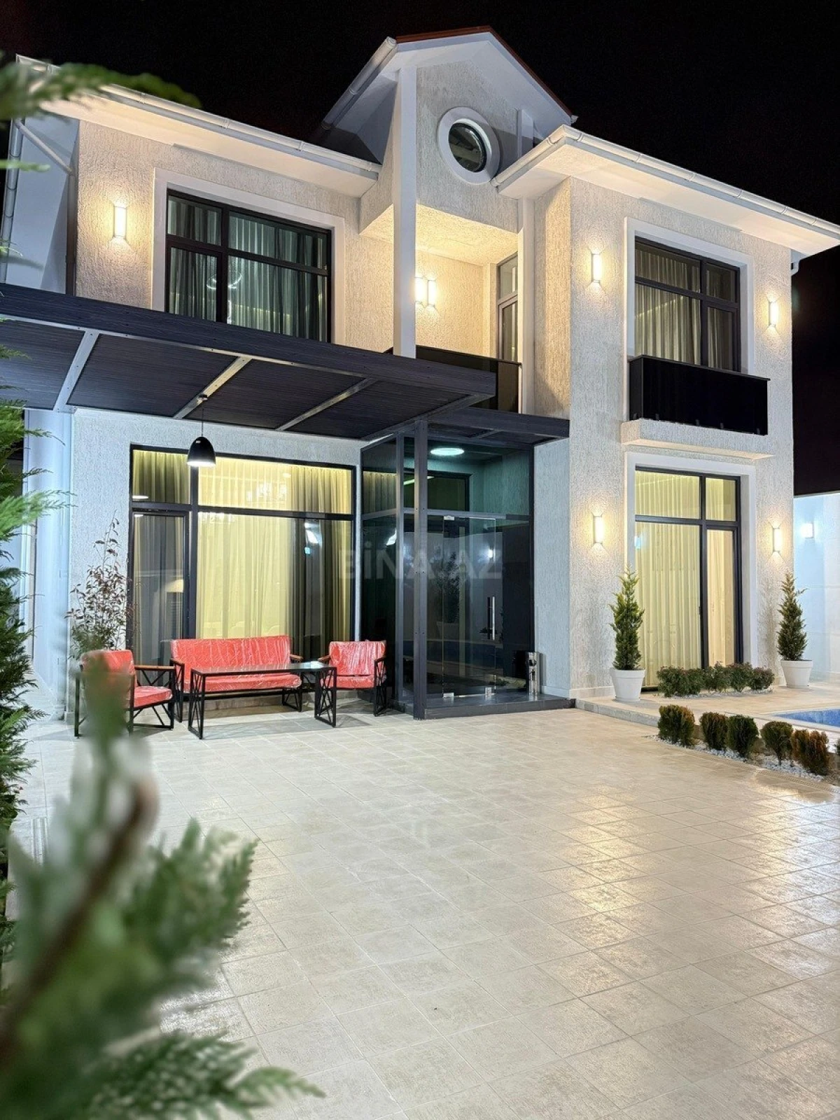 Satılır 5 otaqlı həyət evi 240 m²