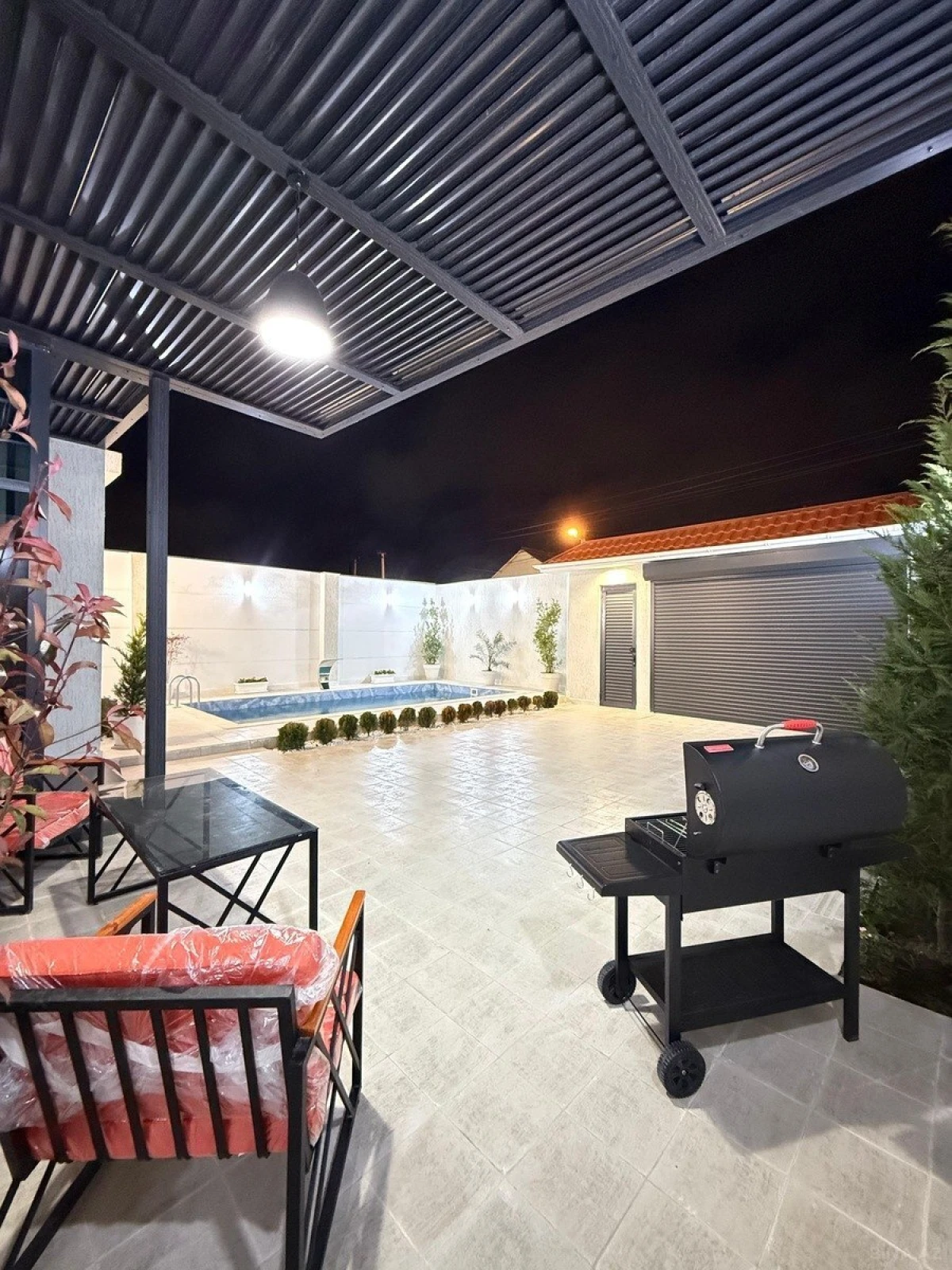 Satılır 5 otaqlı həyət evi 240 m²