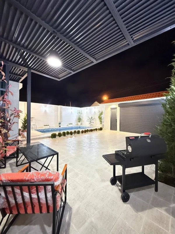 Satılır 5 otaqlı həyət evi 240 m²