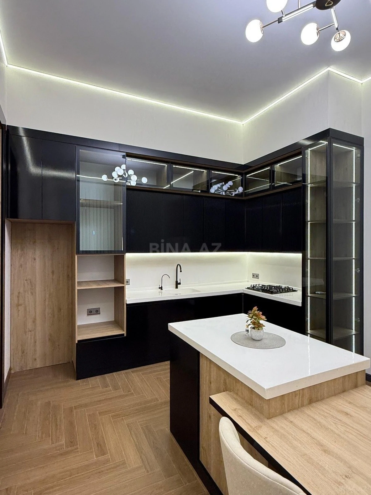 Satılır 5 otaqlı həyət evi 240 m²