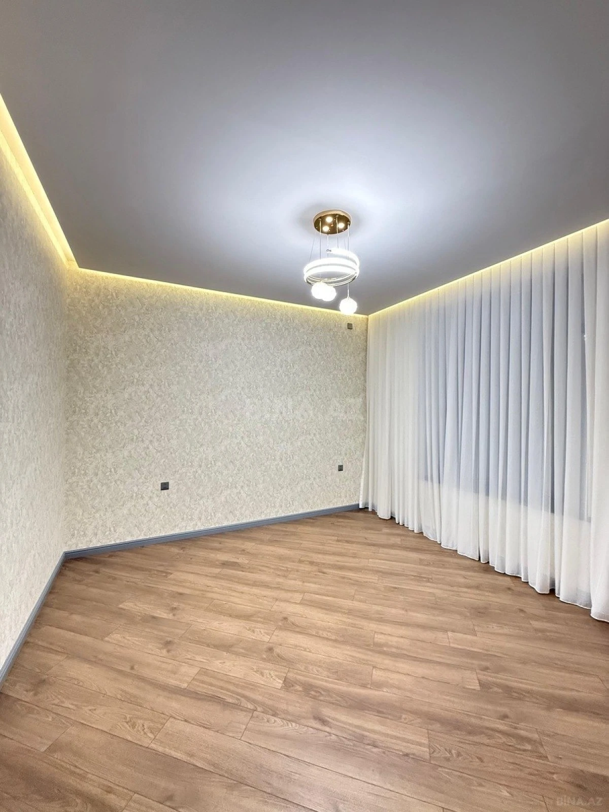 Satılır 5 otaqlı həyət evi 240 m²