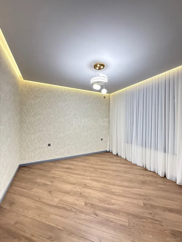 Satılır 5 otaqlı həyət evi 240 m²