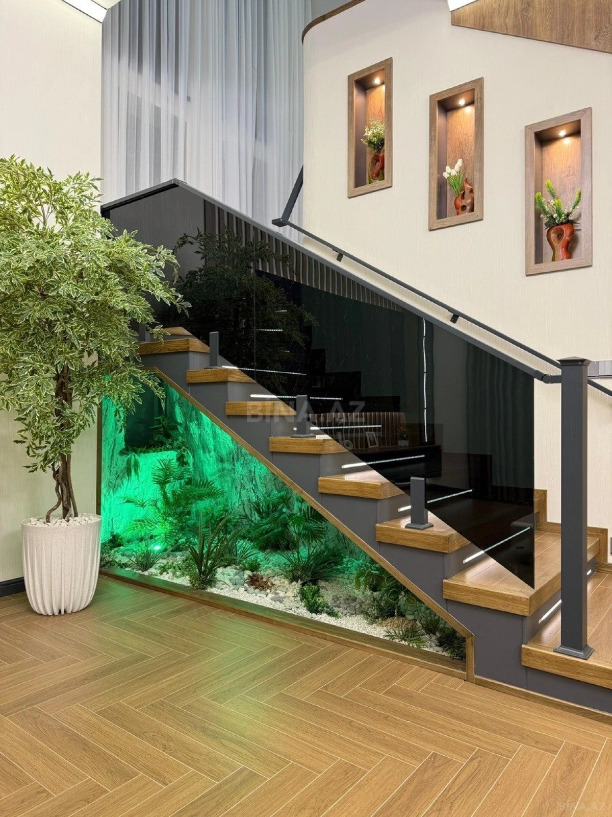 Satılır 5 otaqlı həyət evi 240 m²