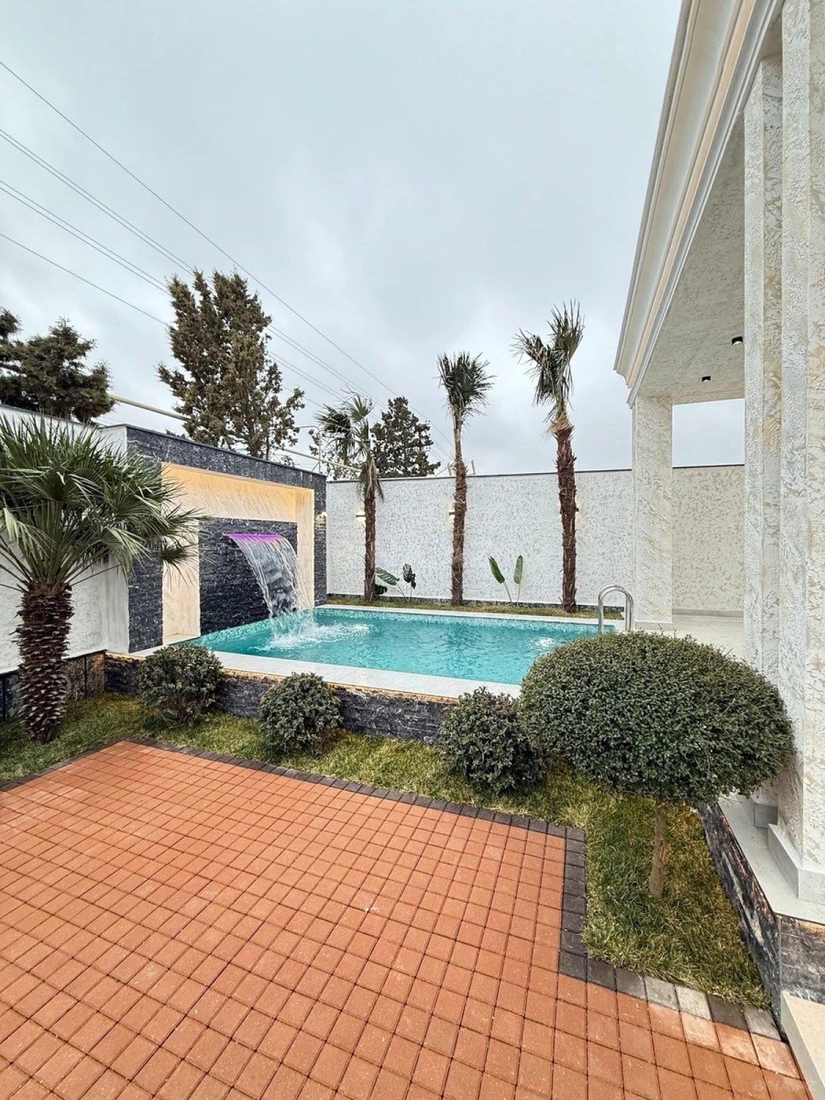 Satılır 4 otaqlı həyət evi 140 m²