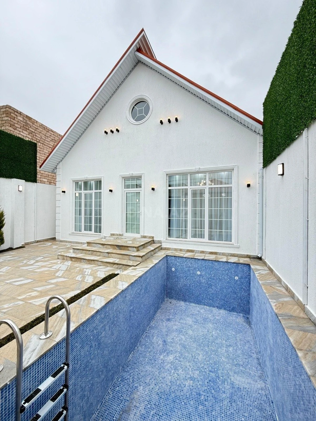 Satılır 4 otaqlı həyət evi 140 m²