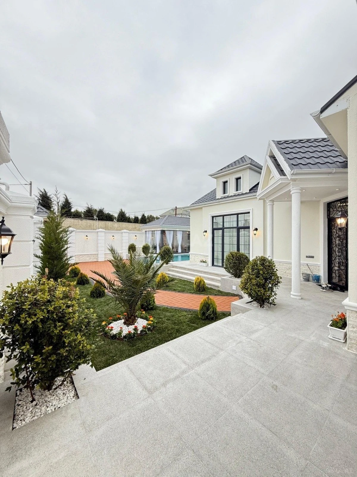 Satılır 5 otaqlı həyət evi 210 m²