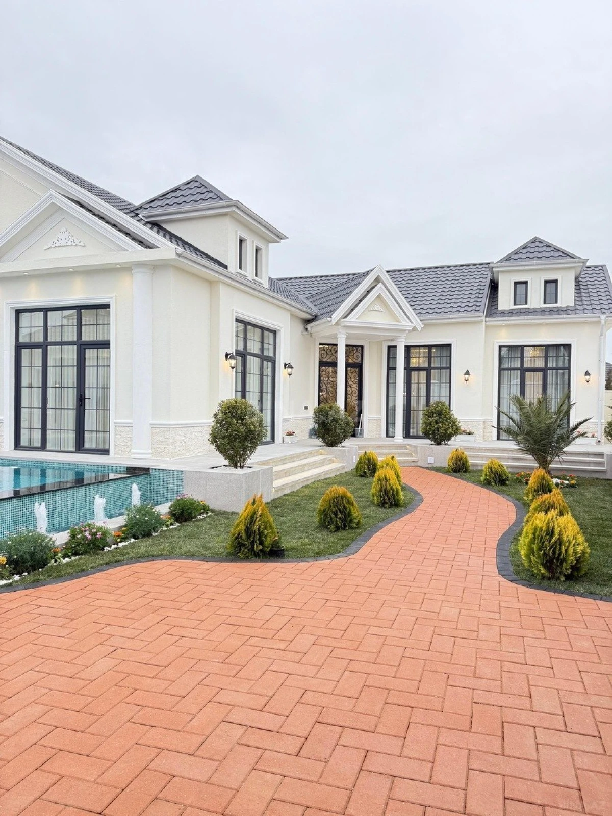 Satılır 5 otaqlı həyət evi 210 m²