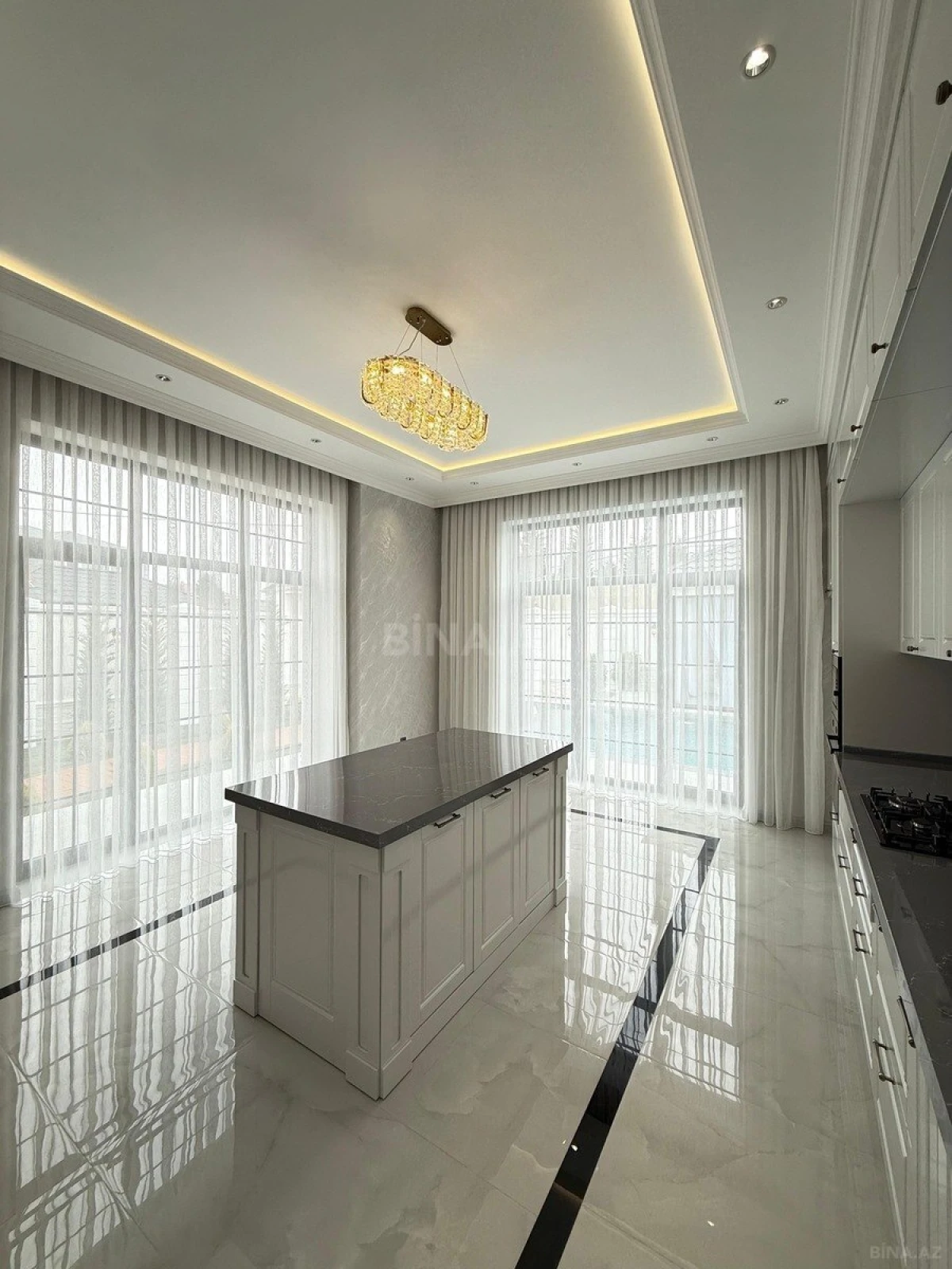 Satılır 5 otaqlı həyət evi 210 m²