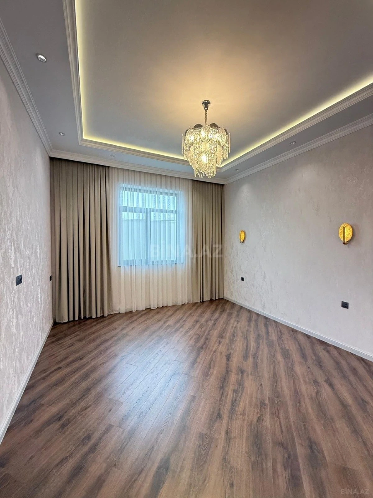 Satılır 5 otaqlı həyət evi 210 m²