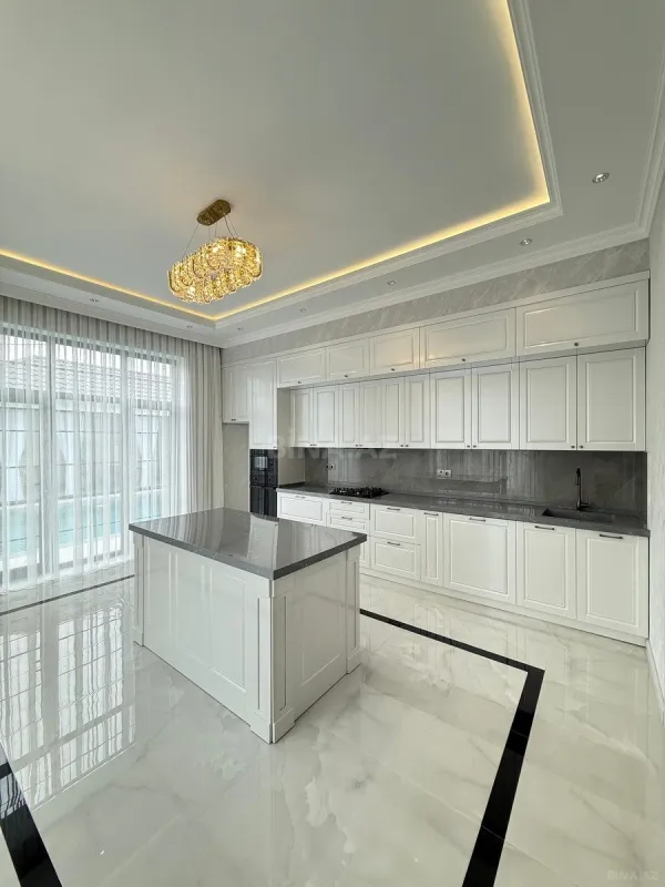 Satılır 5 otaqlı həyət evi 210 m²