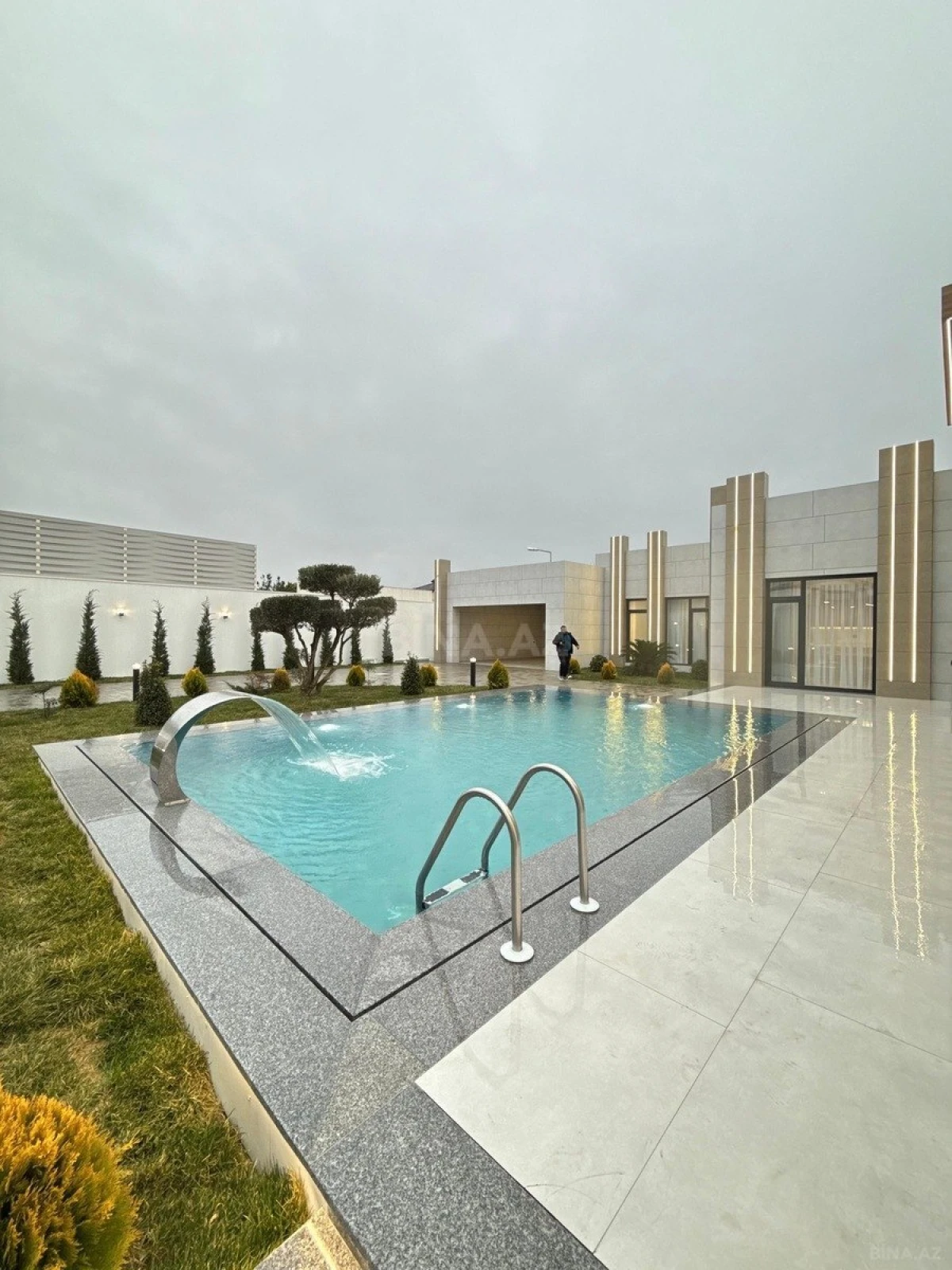 Satılır 5 otaqlı həyət evi 260 m²