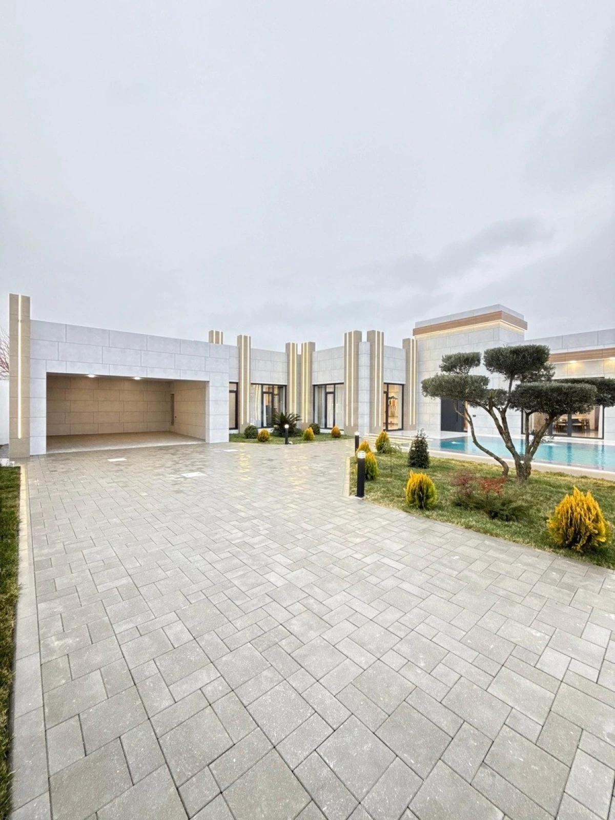 Satılır 5 otaqlı həyət evi 260 m²