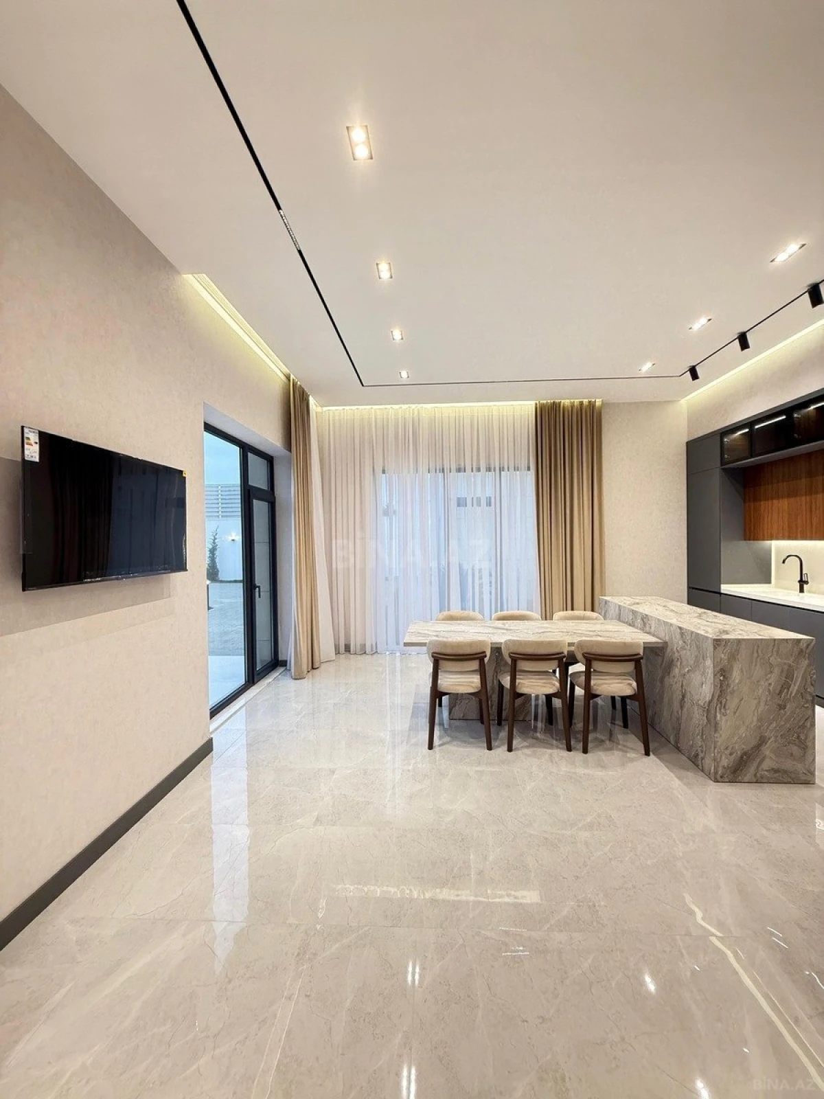 Satılır 5 otaqlı həyət evi 260 m²