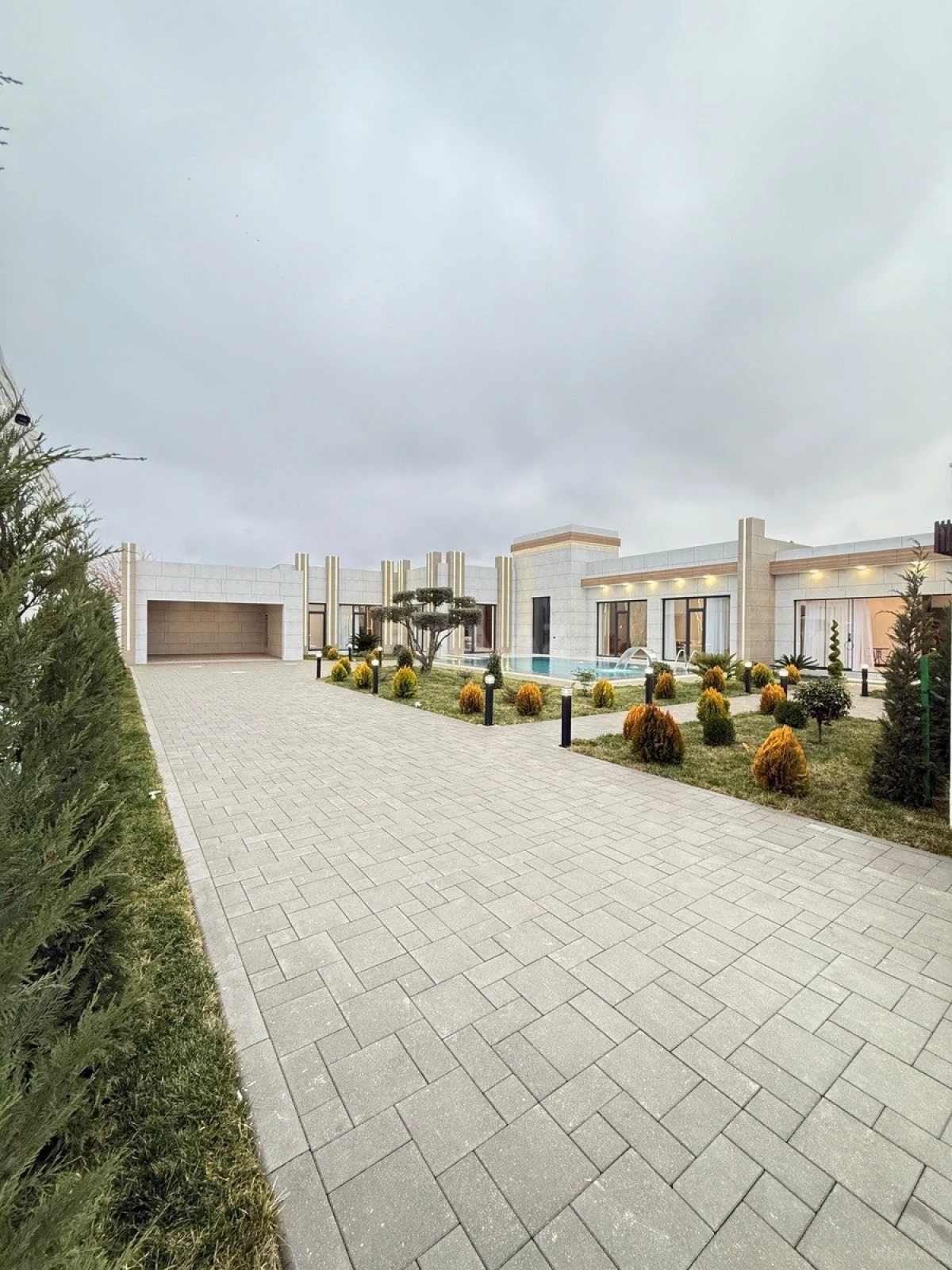 Satılır 5 otaqlı həyət evi 260 m²