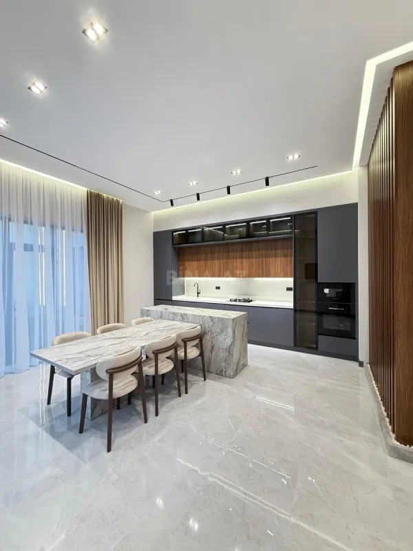 Satılır 5 otaqlı həyət evi 260 m²
