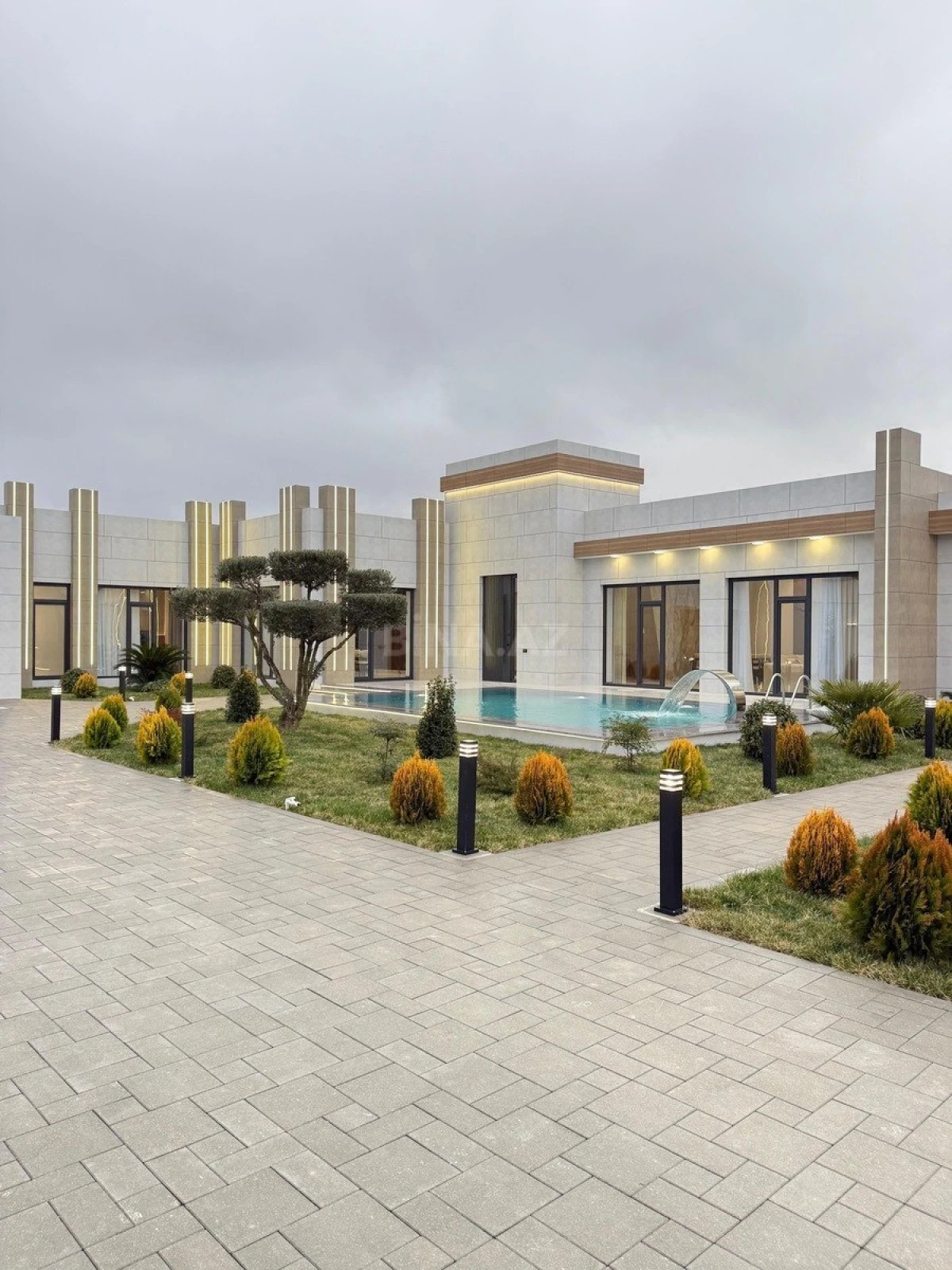 Satılır 5 otaqlı həyət evi 260 m²