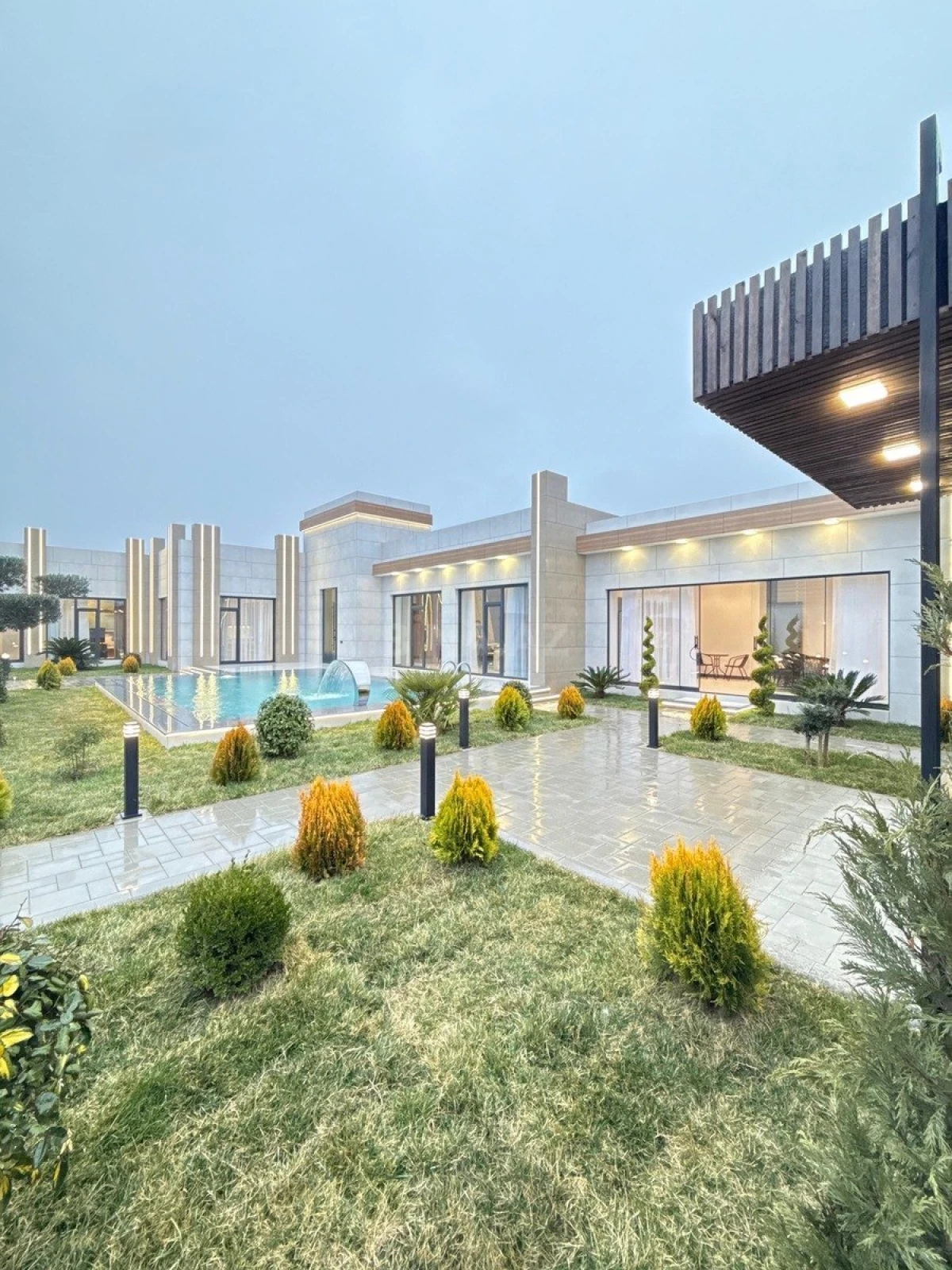 Satılır 5 otaqlı həyət evi 260 m²