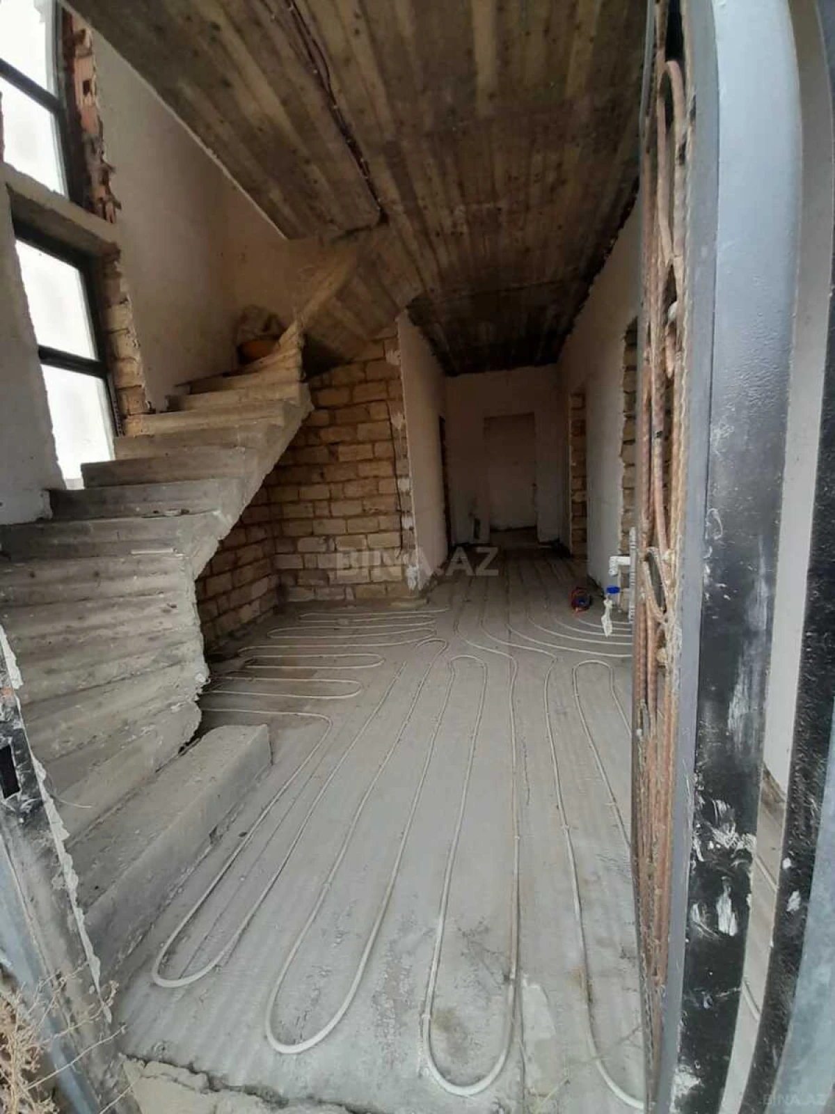 Satılır 6 otaqlı həyət evi 290 m²