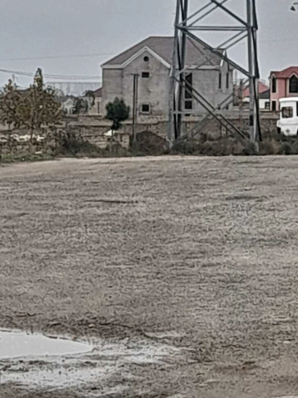 Satılır 6 otaqlı həyət evi 290 m²