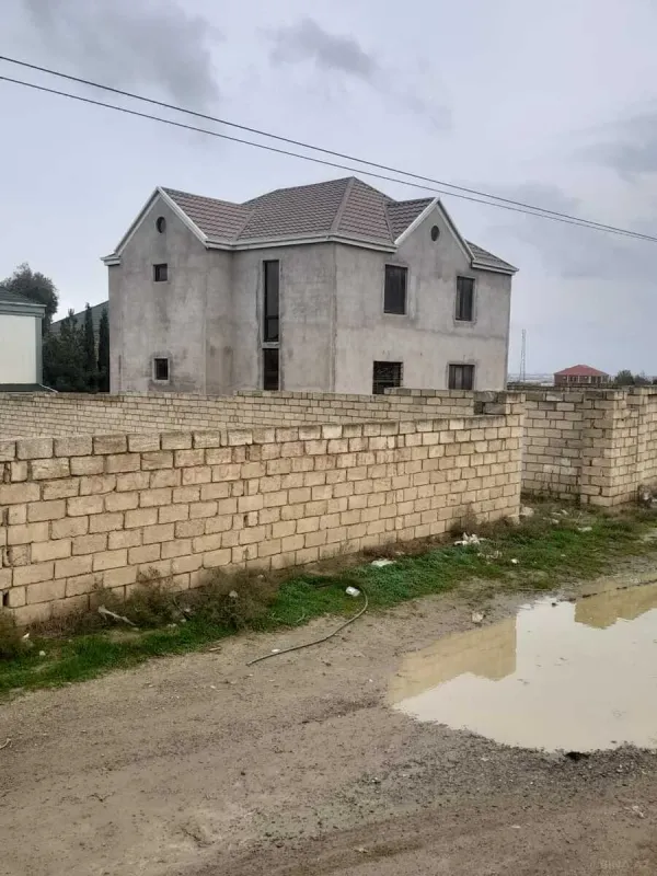 Satılır 6 otaqlı həyət evi 290 m²