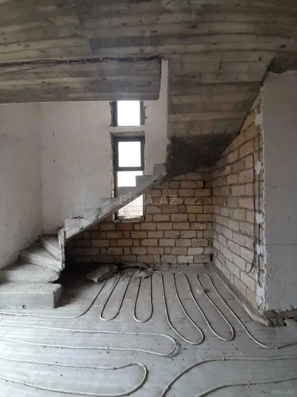 Satılır 6 otaqlı həyət evi 290 m²