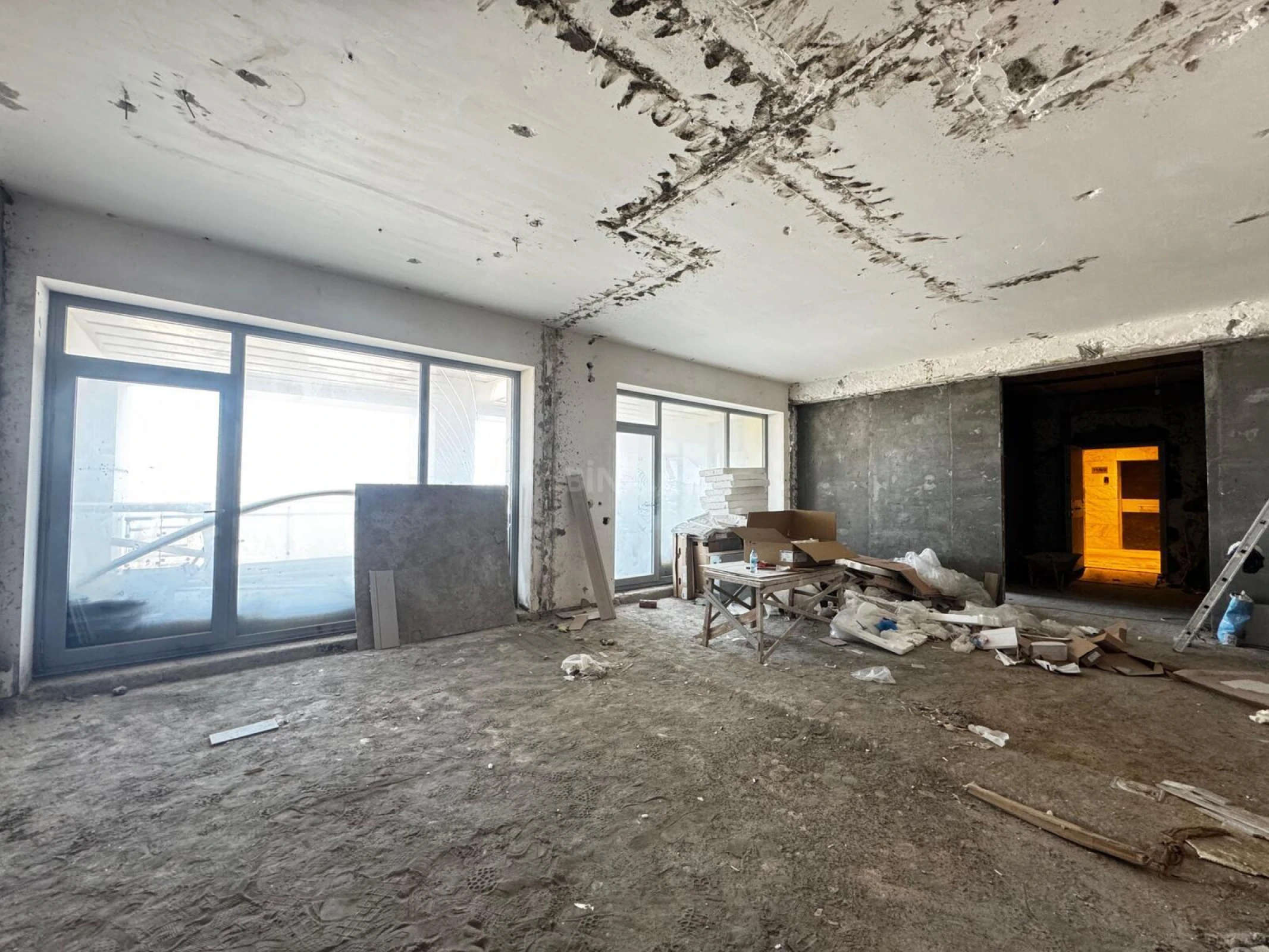 Satılır 3 otaqlı mənzil 201 m²