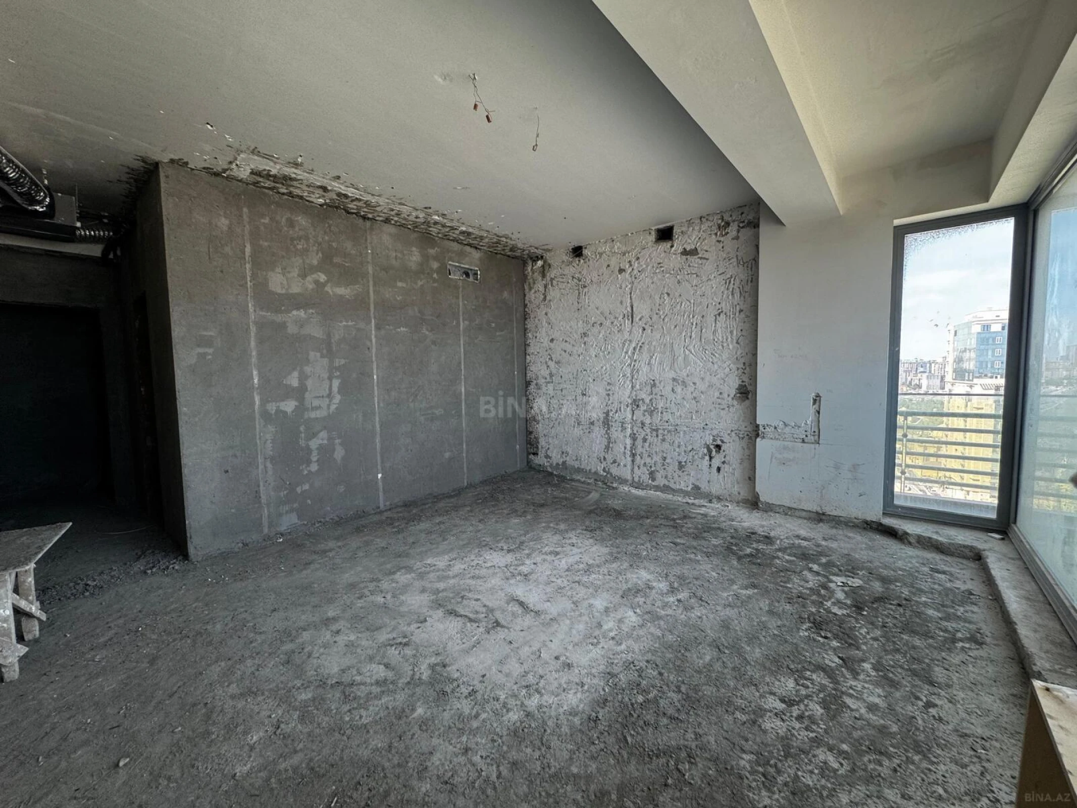 Satılır 3 otaqlı mənzil 201 m²