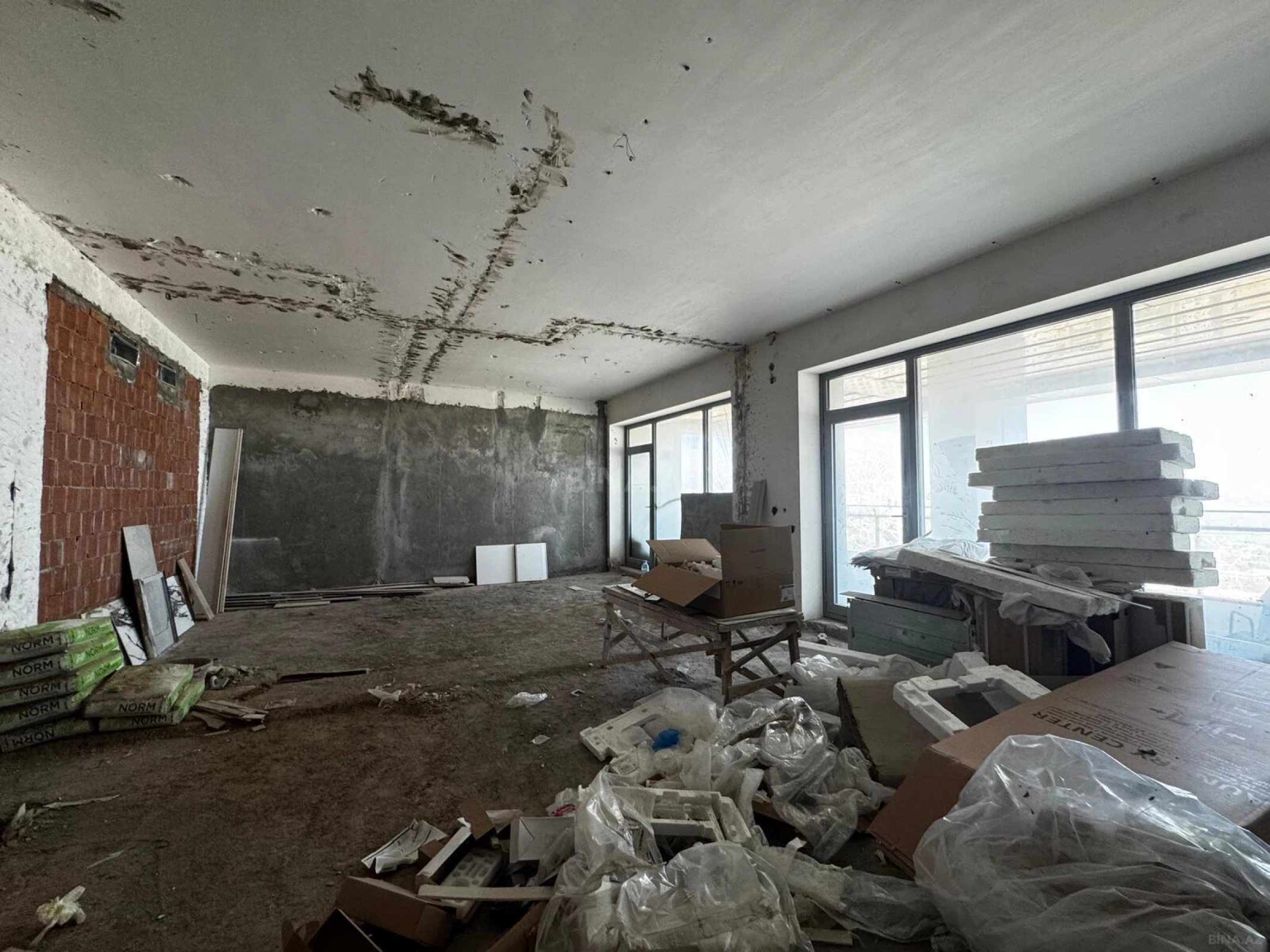 Satılır 3 otaqlı mənzil 201 m²