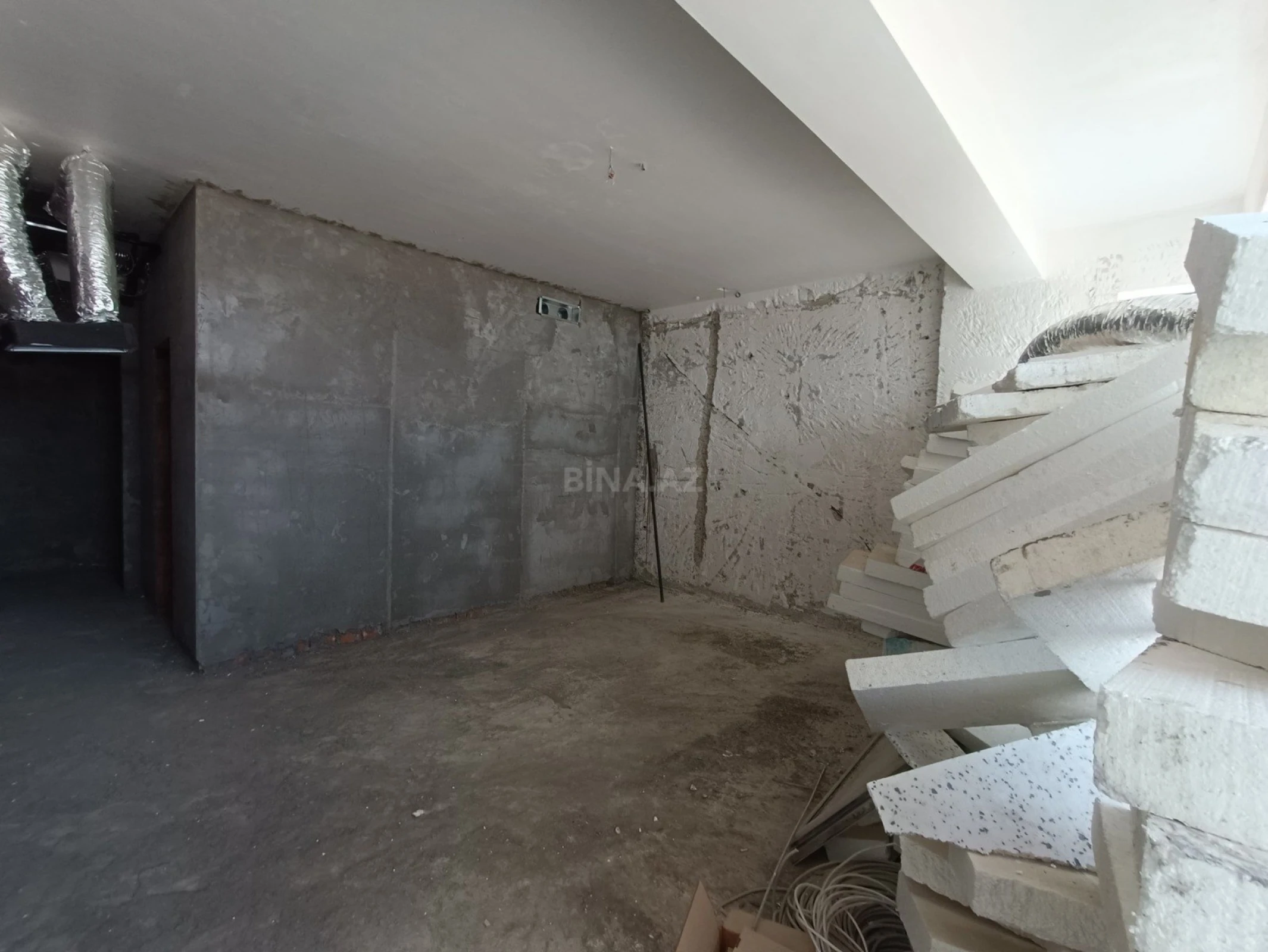 Satılır 4 otaqlı mənzil 320 m²